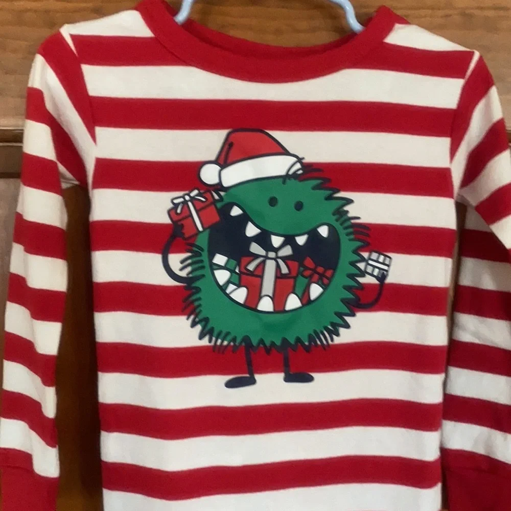 NWOT 2t Gap Christmas pjs. Red / white striped.